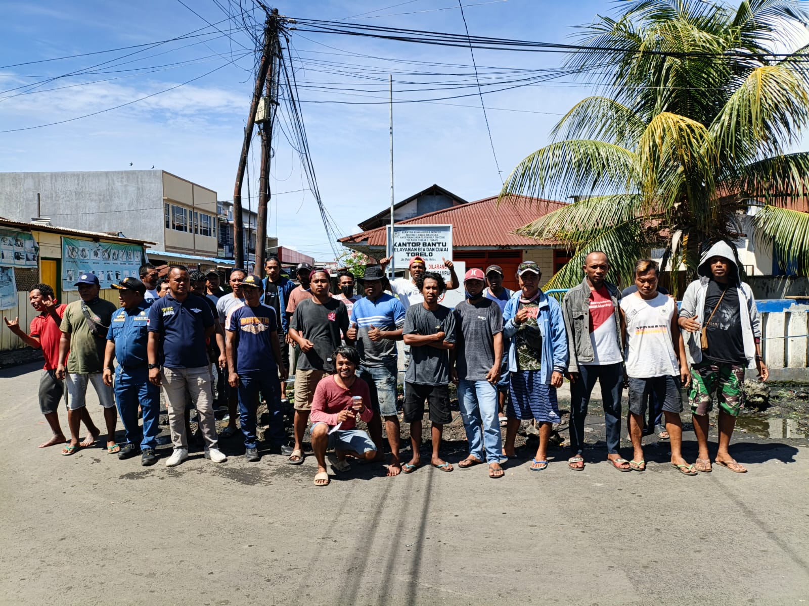 ABMU Gelar Aksi Bersih-Bersih Pelabuhan Tobelo, Warga Beri Apresiasi Tinggi